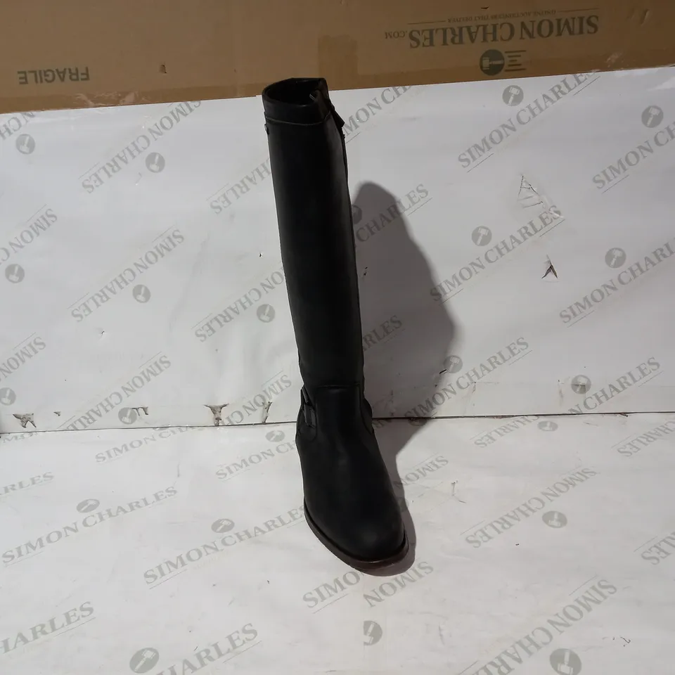 BOXED PAIR OF DUBARRY FAUX LEATHER BOOTS IN BLACK EU SIZE 40