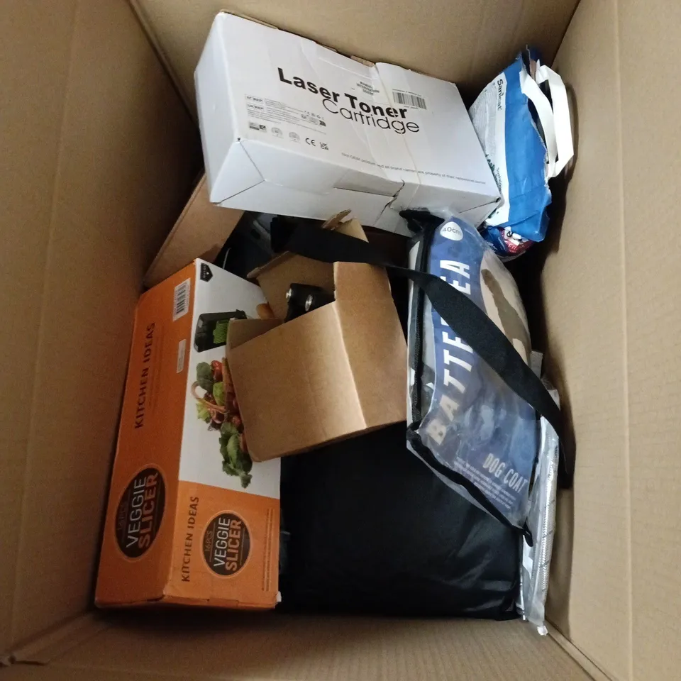 APPROXIMATELY 15 ASSORTED HOUSEHOLD ITEMS INCLUDING VEGGIE SLICER, DOG COAT, GPS MOUNT AND LASER TONER CARTRIDGE B1050P 2 PACK