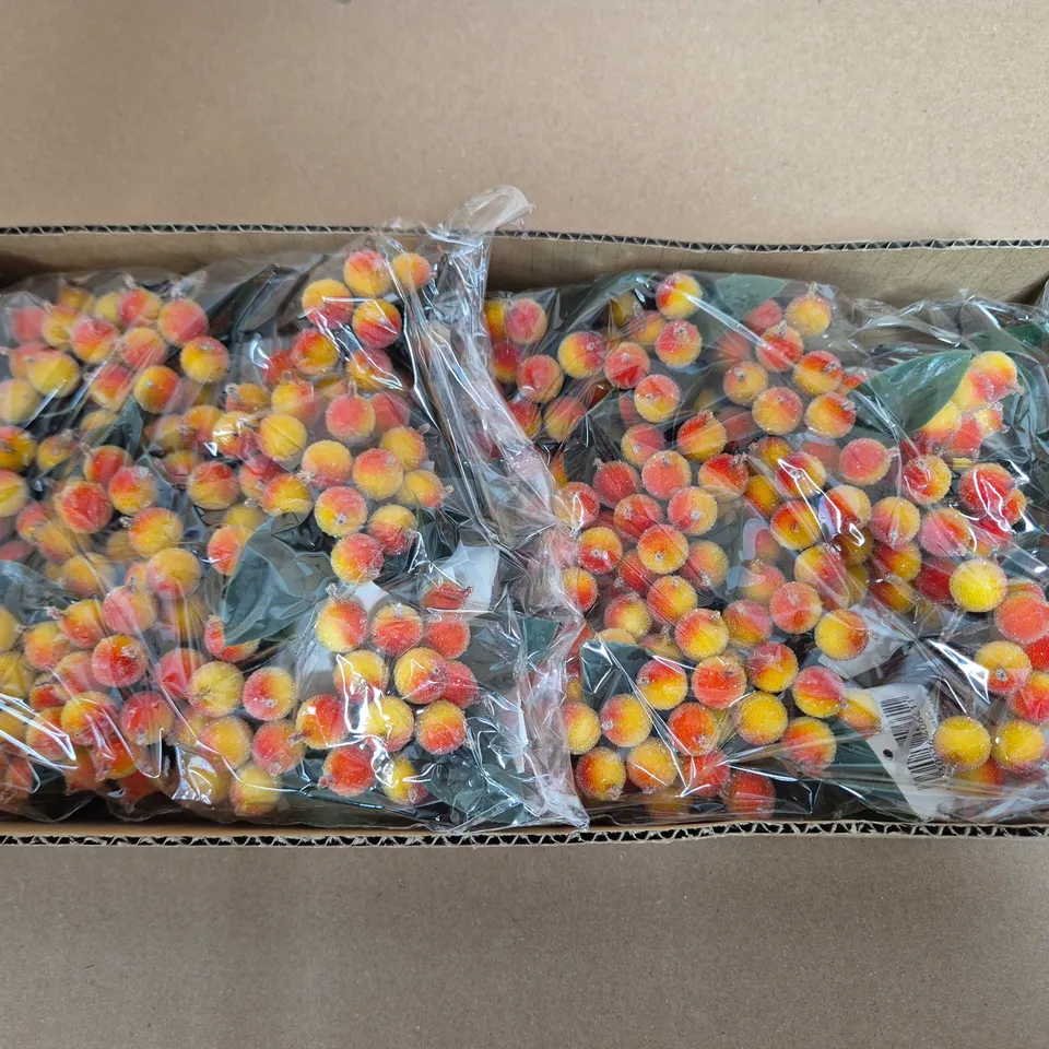 BOX OF APPROX 500 GISELA GRAHAM BERRY AND LEAF DECORATIONS ( BUNCHES)