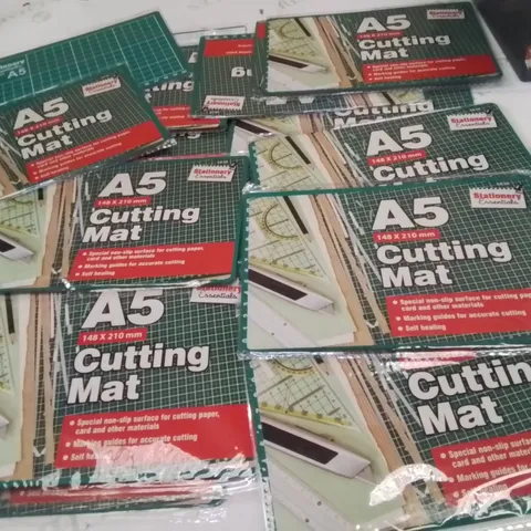 BOX CONTAINING LARGE AMOUNT OF BRAND NEW A5 CUTTING MATS 148 X 210mm 