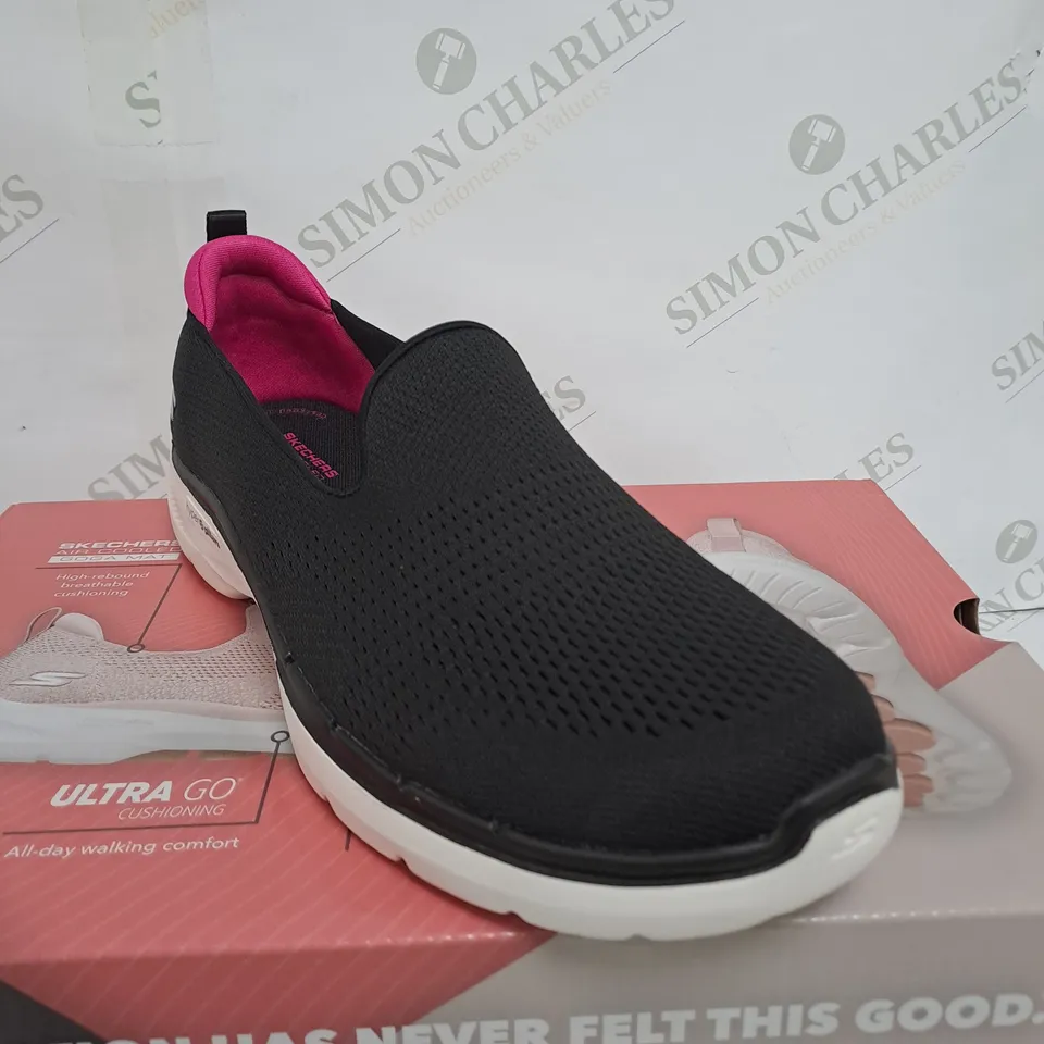 BOXED SKETCHERS GO WALK SHOES IN BLACK SIZE 7