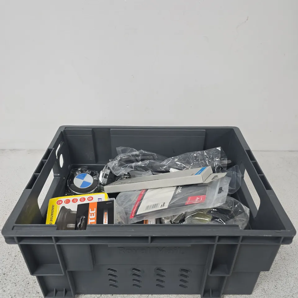 APPROXIMATELY 25 ASSORTED ITEMS INCLUDING SHIMANO CHAIN, APEC WEAR LEAD AND TORTEC P-CLIPS