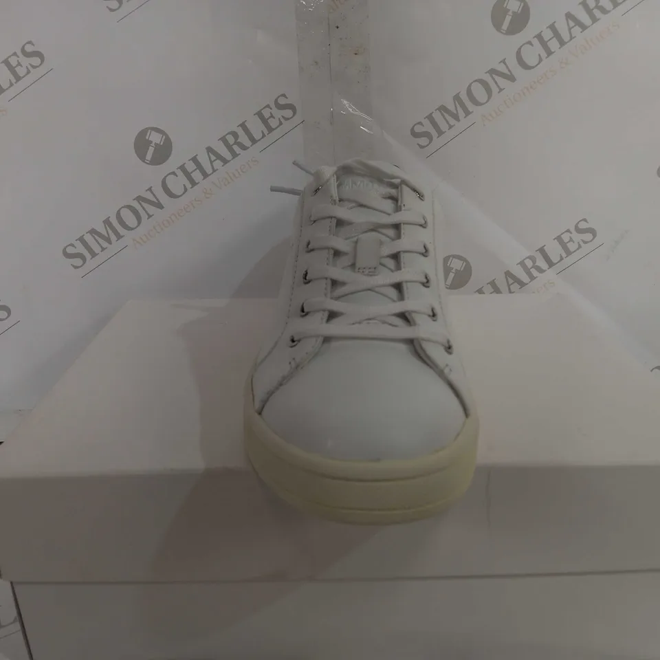 BOXED CALVIN KLEIN SONIA LOW TOP LACE UP - US 8