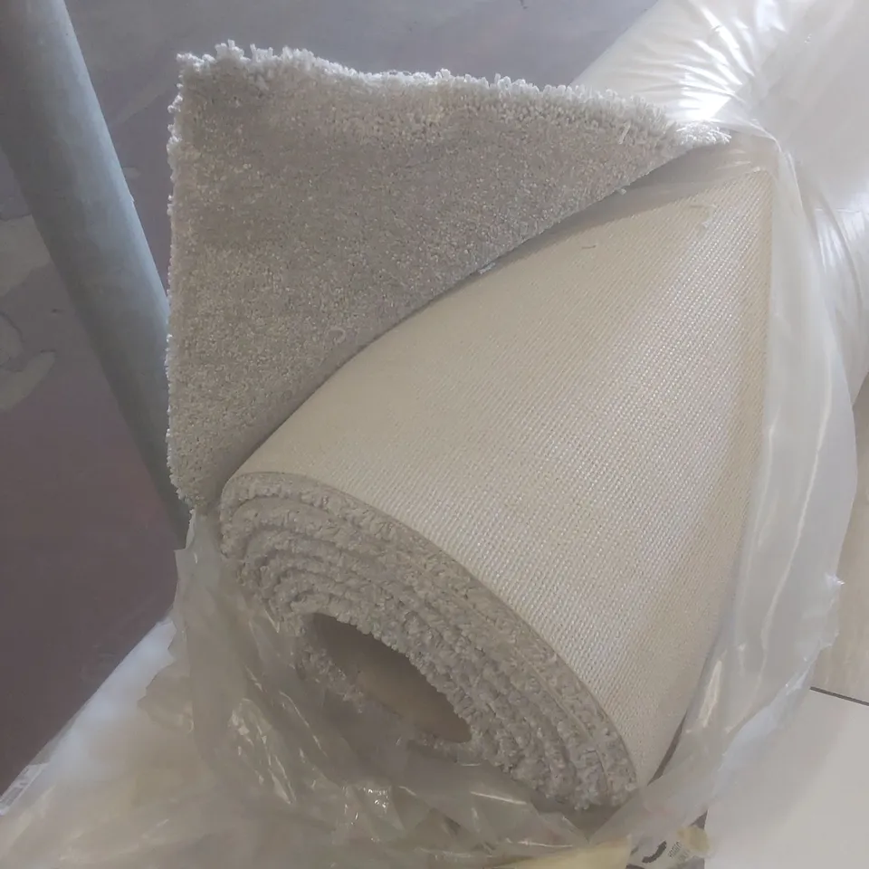 ROLL OF QUALITY SUPERTWIST UT CARPET // SIZE: APPROX 5 X 4.2m