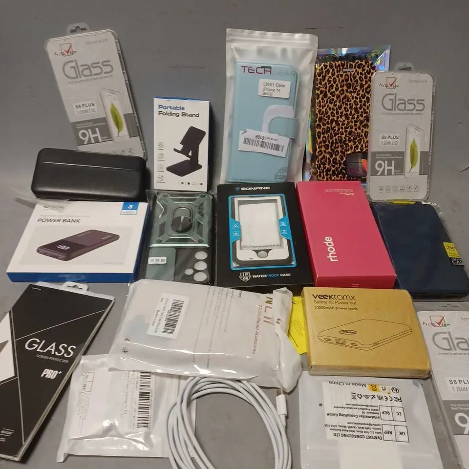 APPROXIMATELY 20 ASSORTED PHONE ACCESSORIES AND ELECTRICALS TO INCLUDE TEMPERED GLASS SCREEN PROTECTORS, POWER BANKS, PHONE CHARGERS, ETC