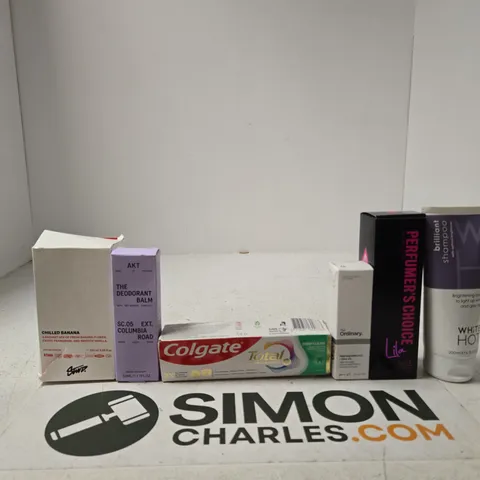 TOTE OF APPROXIMATELY 10 ASSORTED BEAUTY PRODUCTS INCLUDING STWD CHILLED BANANA EAU DE PARFUM, AKT THE DEODORANT BALM AND COLGATE TOTAL TOOTHPASTE