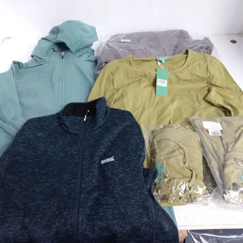 LOT OF APPROXIMATELY 20 ASSORTED CLOTHING ITEMS TO INCLUDE REGATTA AND LA MAREY - UNCHECKED SIZES