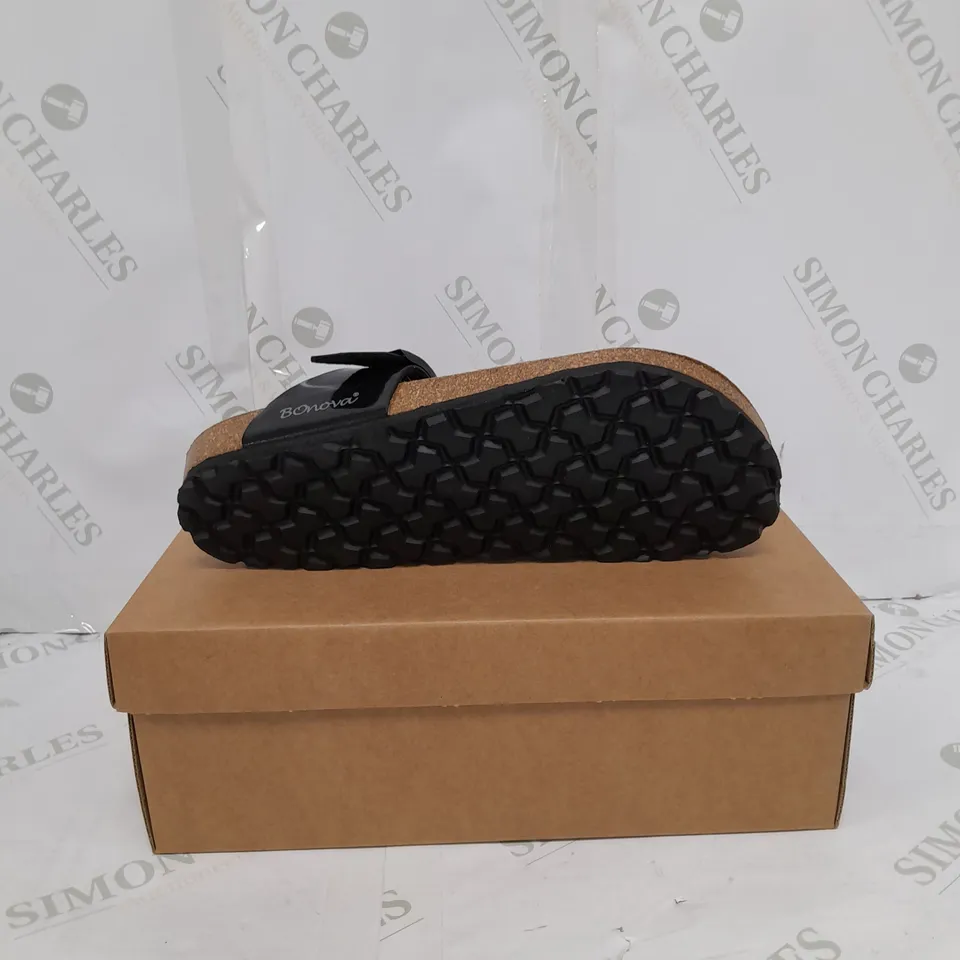 BONOVA BLACK SANDALS SIZE 6