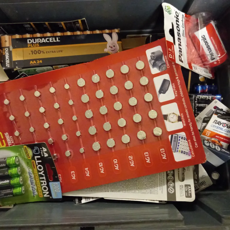 LARGE QUANTITY OF ASSORTED BATTERIES TO INCLUDE DURACELL, ENERGIZER AND PANASONIC