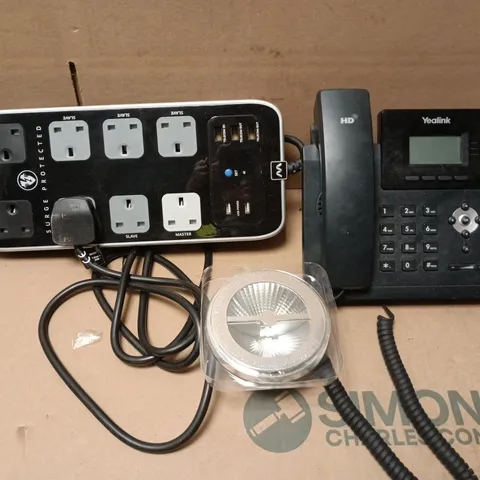 BOX OF APPROXIMATELY 15 ASSORTED ELECTRICAL ITEMS TO INCLUDE AN OFFICE PHONE, LAMPS AND AN EXTENSION SOCKET