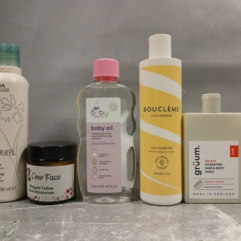APPROXIMATELY 20 ASSORTED HEALTH & BEAUTY ITEMS TO INCLUDE AVEDA SHAMPOO, BABY OIL, COW FACE MOISTURISER, ETC - COLLECTION ONLY