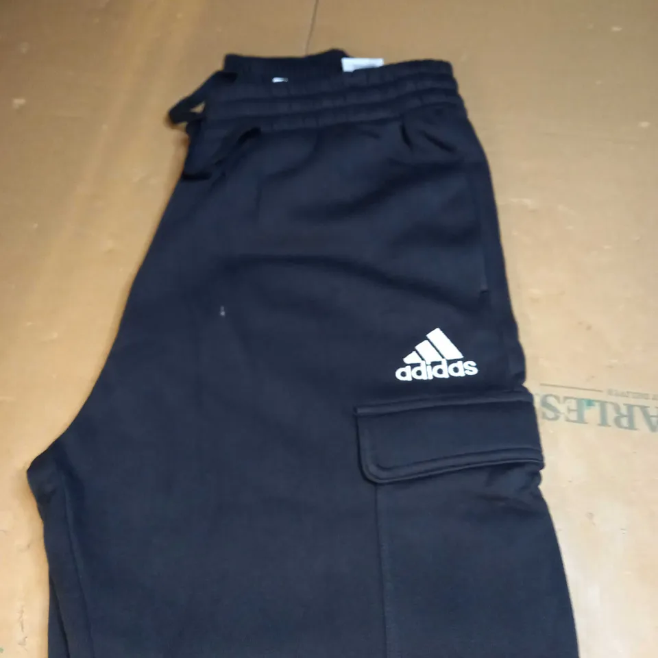 ADIDAS LOGO FLEECED TRACKSUIT SIZE L