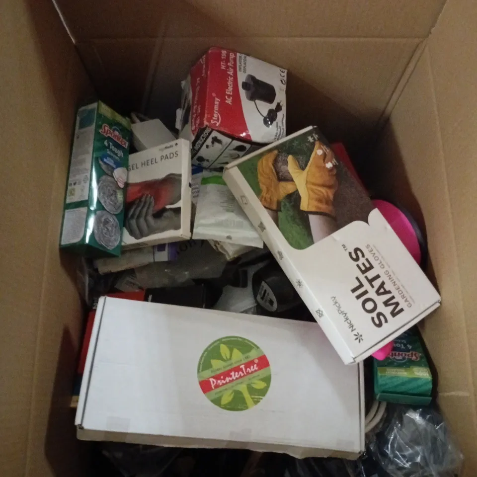 BOX OF APPROXIMATELY 10 ASSORTED ITEMS INLCLUIDNG SPARE PRINTER ROLLING KIT, NICKY PICKY SOIL MATES GARDENING GLOVES AND PANASONIC EVOLTA NEO