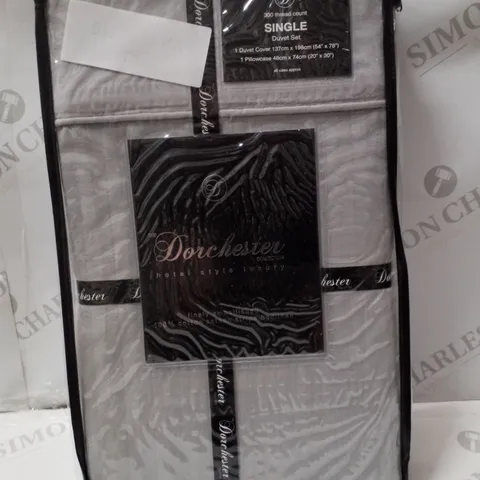 BRAND NEW DORCHESTER RITZ SINGLE 137×198CM DUVET SET - SILVER