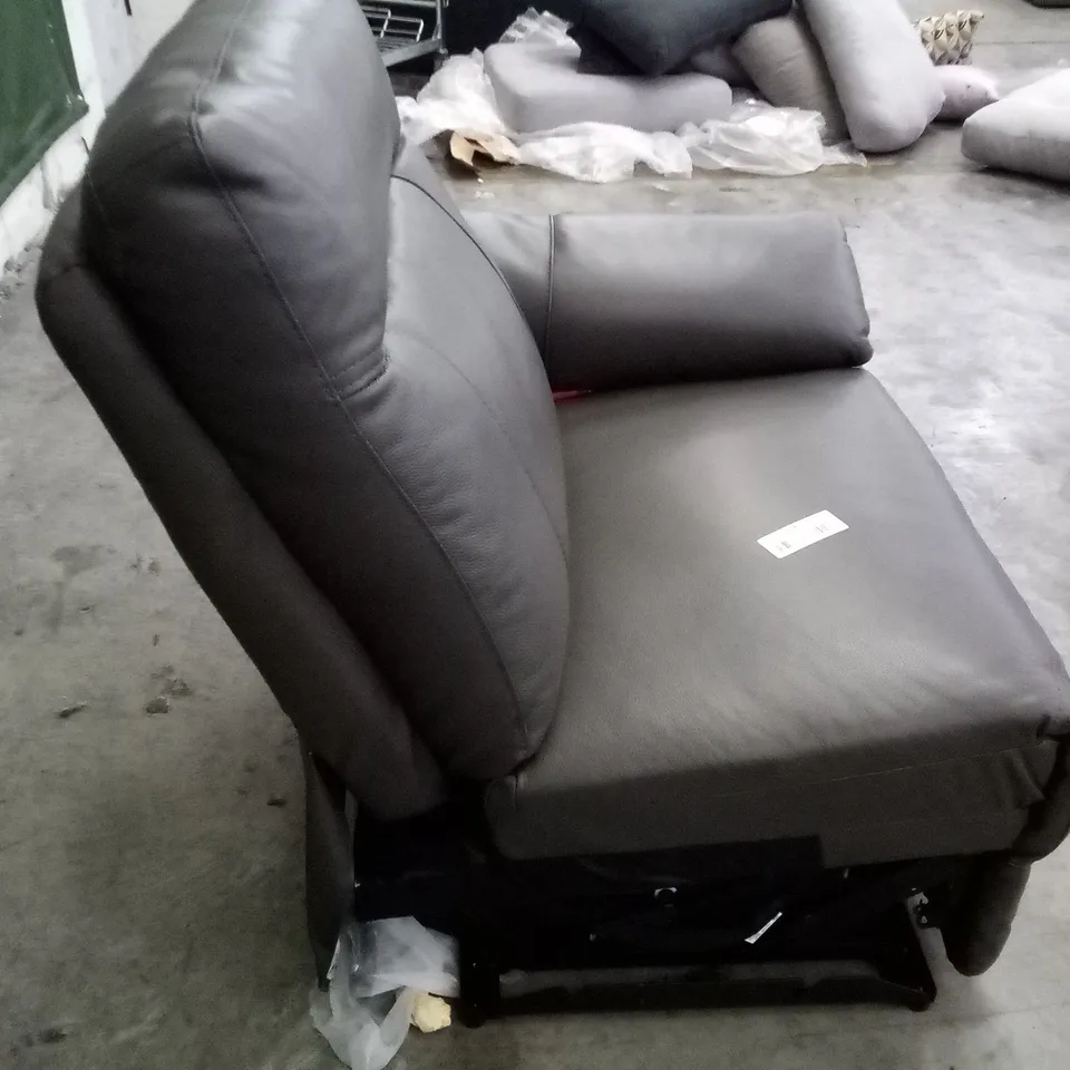 QUALITY DESIGNER DYNAMIC 3 SEATER RHF ARM 9300 BLACK