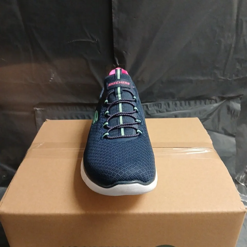 SKECHERS WOMEN'S NAVY MESH TRAINERS WITH PINK INTERIOR UK 6