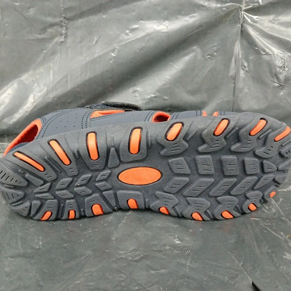 BOXED PAIR OF MOUNTAIN WAREHOUSE COSTAL KIDS SHANDALS - UK SIZE 5