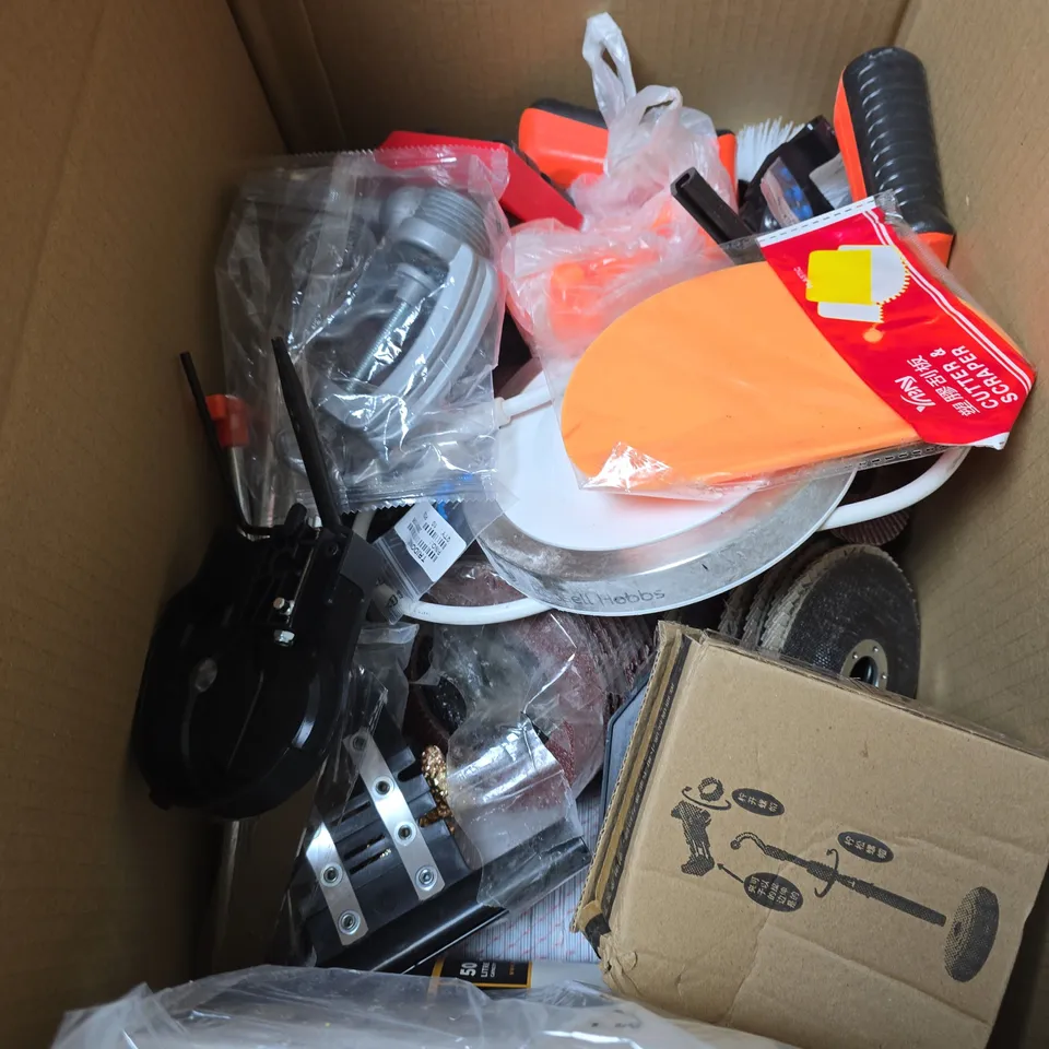 BOX OF APPROXIMATELY 15 ASSORTED HOUSEHOLD ITEMS TO INCLUDE MICROFILTERS, ANDREX FLUSHABLE WIPES AND DR OETKER MUFFIN CASES