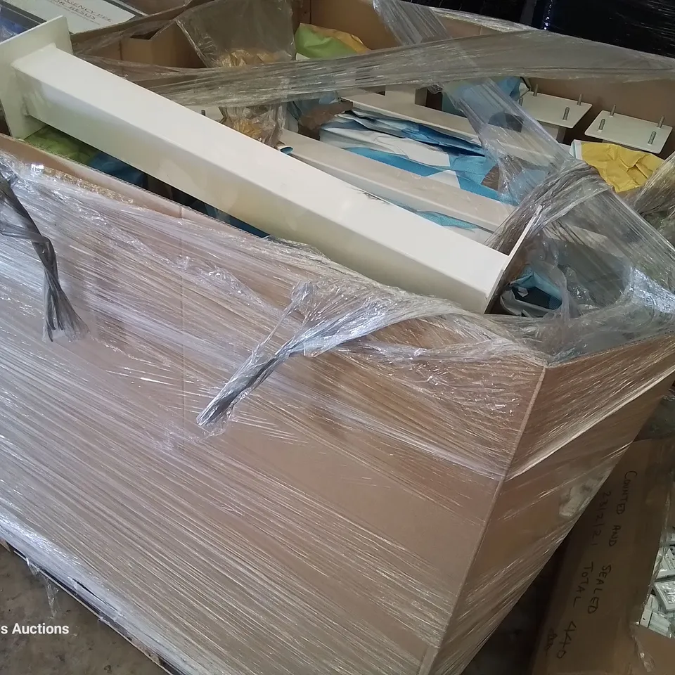 PALLET CONTAINING LARGE QUANTITY OF WHITE METAL TABLE LEGS