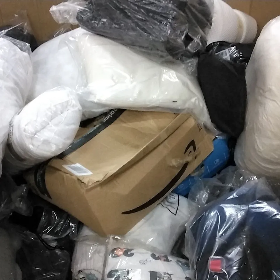 PALLET OF ASSORTED ITEMS INCLUDING ELVIROS MEMORY FOAM CERVICAL PILLOW, FLEXI HOSE, INFINITE GEL INFUSED SEAT & BACK CUSHION, BEDSURE FLEECE BLANKET, PLAYSHIFU INTERACTIVE GLOBE, SWTMERRY CAMPING BAG