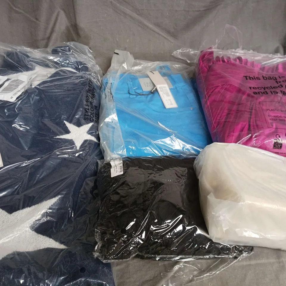 LARGE BOX OF APPROXIMATELY 20 ASSORTED CLOTHING ITEMS IN VARIOUS SIZES, STYLES AND COLOUR 