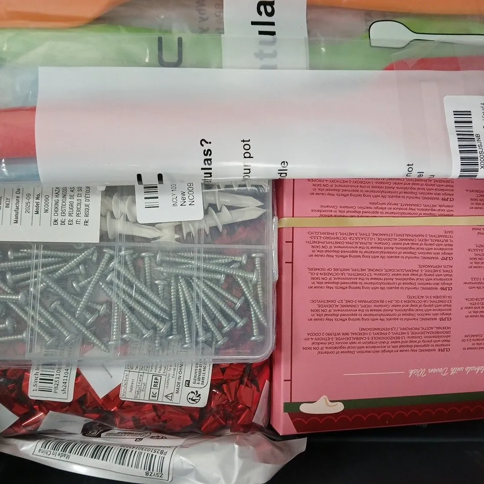 APPROXIMATELY 10 ASSORTED HOUSEHOLD ITEMS TO INCLUDE SILICONE SPATULAS, STANDARD PLASTERBOARD HOLLOW WALL FIXINGS, ETC