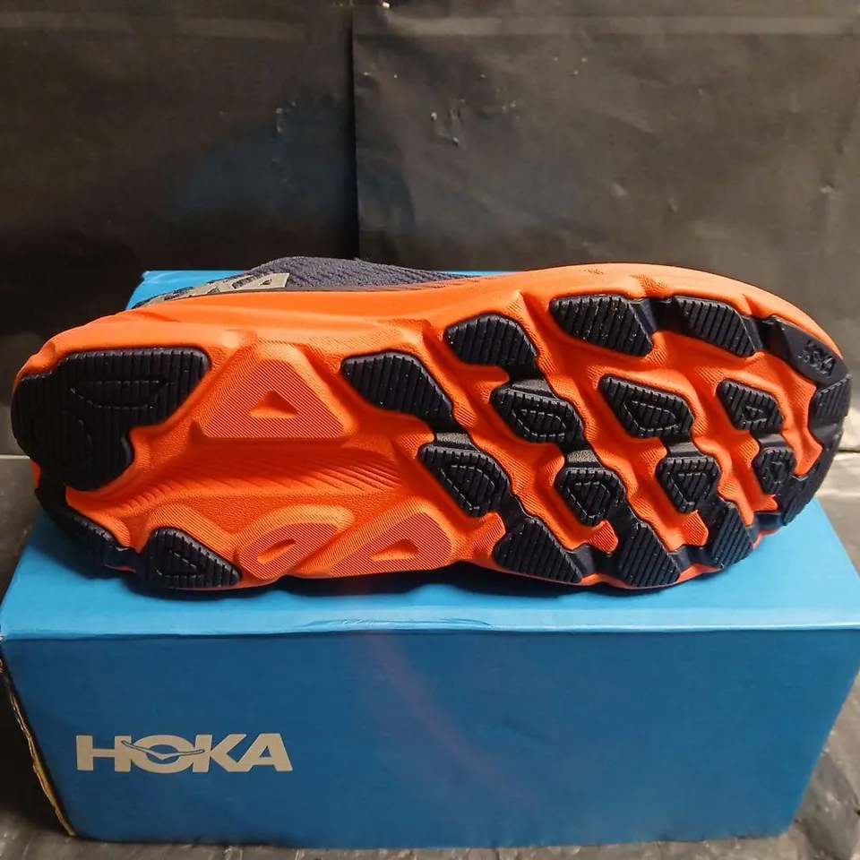 BOXED PAIR OF HOKA CLIFTON 9 GTX WOMEN’S RUNNING SHOES – UK SIZE  4.5