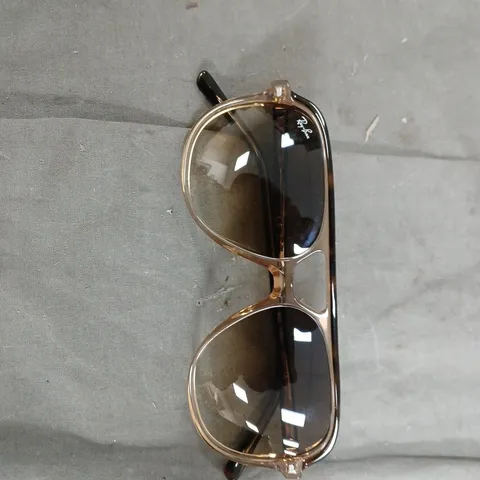 RAY-BAN SUNGLASSES – TORTOISESHELL FRAME, DARK LENSES