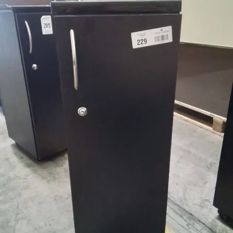 BLACK SALON/STYLING TROLLEY 
