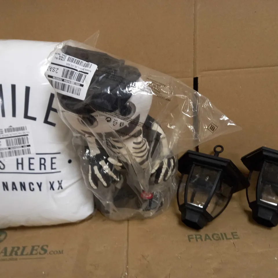 BOX OF APPROXIMATELY 5 ASSORTED HOUSEHOLD ITEMS TO INCLUDE PERSONALISED 'SITS HERE' CUSHION, ANIMATED SKELETON, SOLAR POWERED SHEPHERDS CROOK COACH LANTERN, ETC