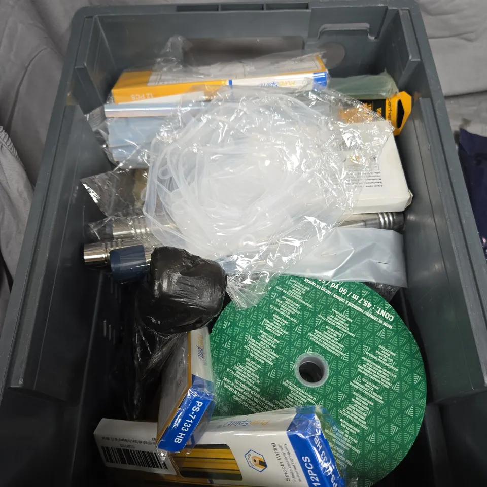 APPROXIMATELY 15 ASSORTED HOUSEHOLD ITEMS TO INCLUDE VILEDA SUPERMOP REPLACEMENT HEAD, CERAMIC REPAIR PASTE AND WALLPAPER ADHESIVE