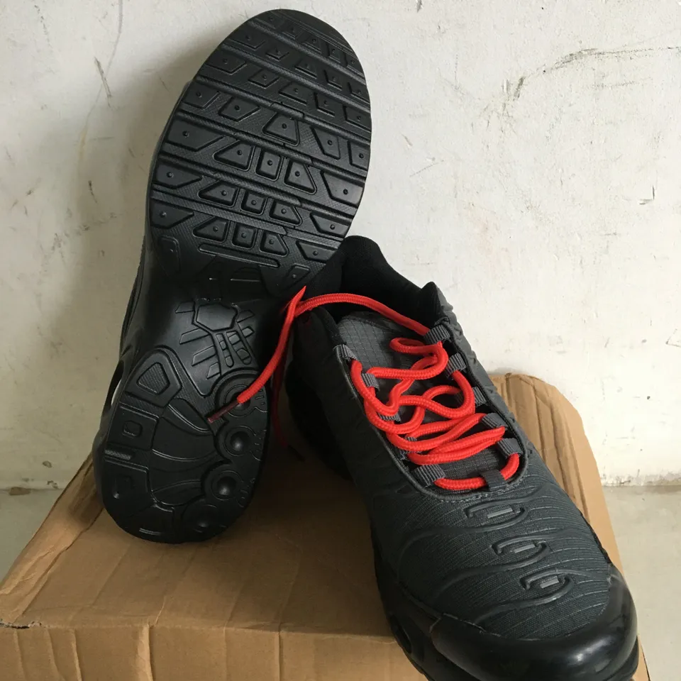 BOXED PAIR OF SIZE 8 BLACK TRAINERS WITH RED LACES