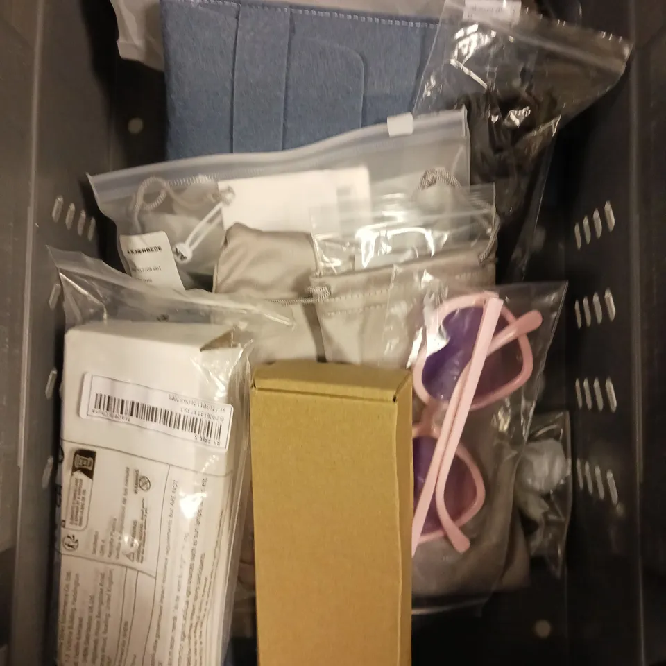 APPROXIMATELY 10 ASSORTED GLASSES IN VARIOUS STYLES & BRANDS 