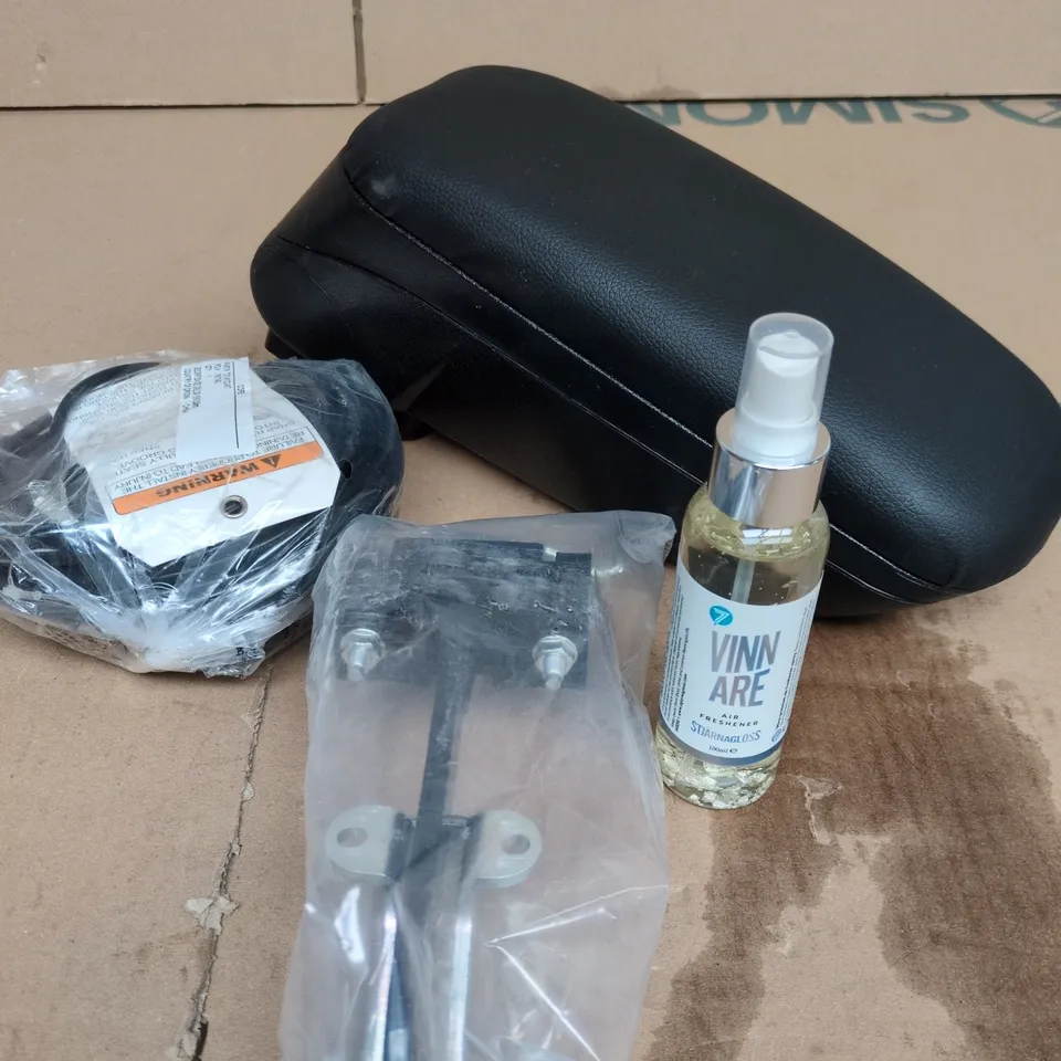 APPROXIMATELY 8 ASSORTED VEHICLE PARTS/ACCESSORIES TO INCLUDE ARM REST UNIT, AIR FRESHENER, TETHER STRAP ETC