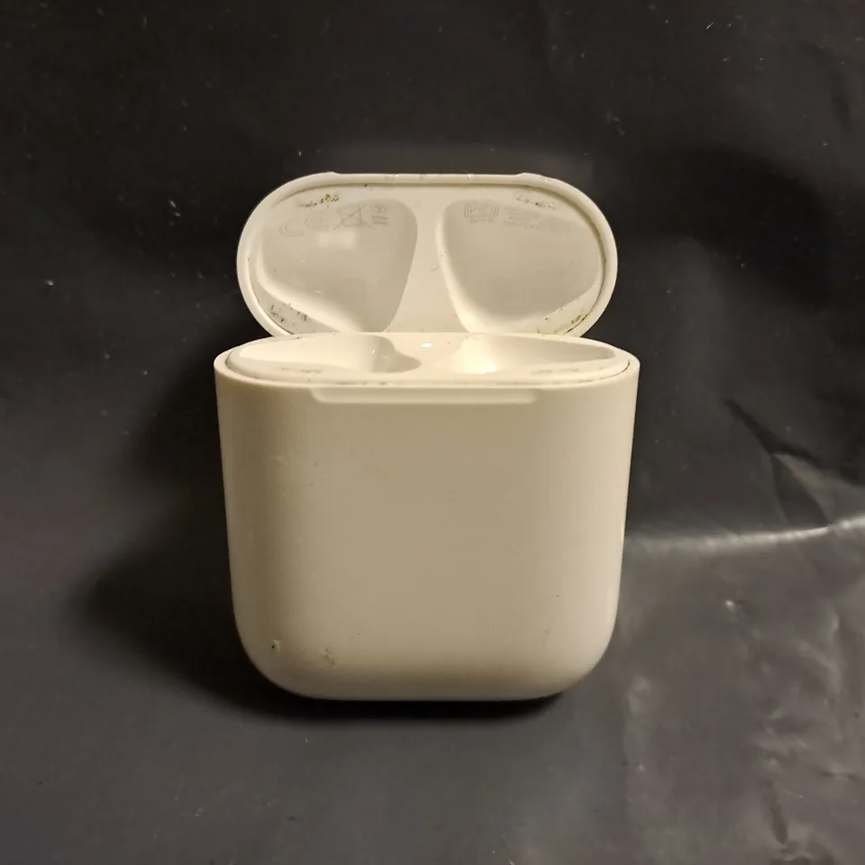 APPLE AIRPOD CHARGING CASE - A1602