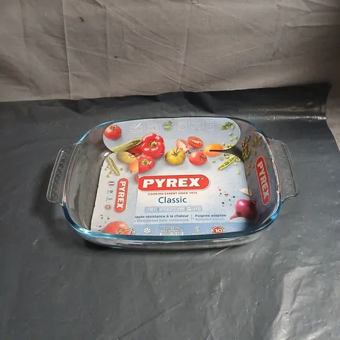 PYREX CLASSIC OVEN PROOF DISH, 2.6L 34 X 22 CM