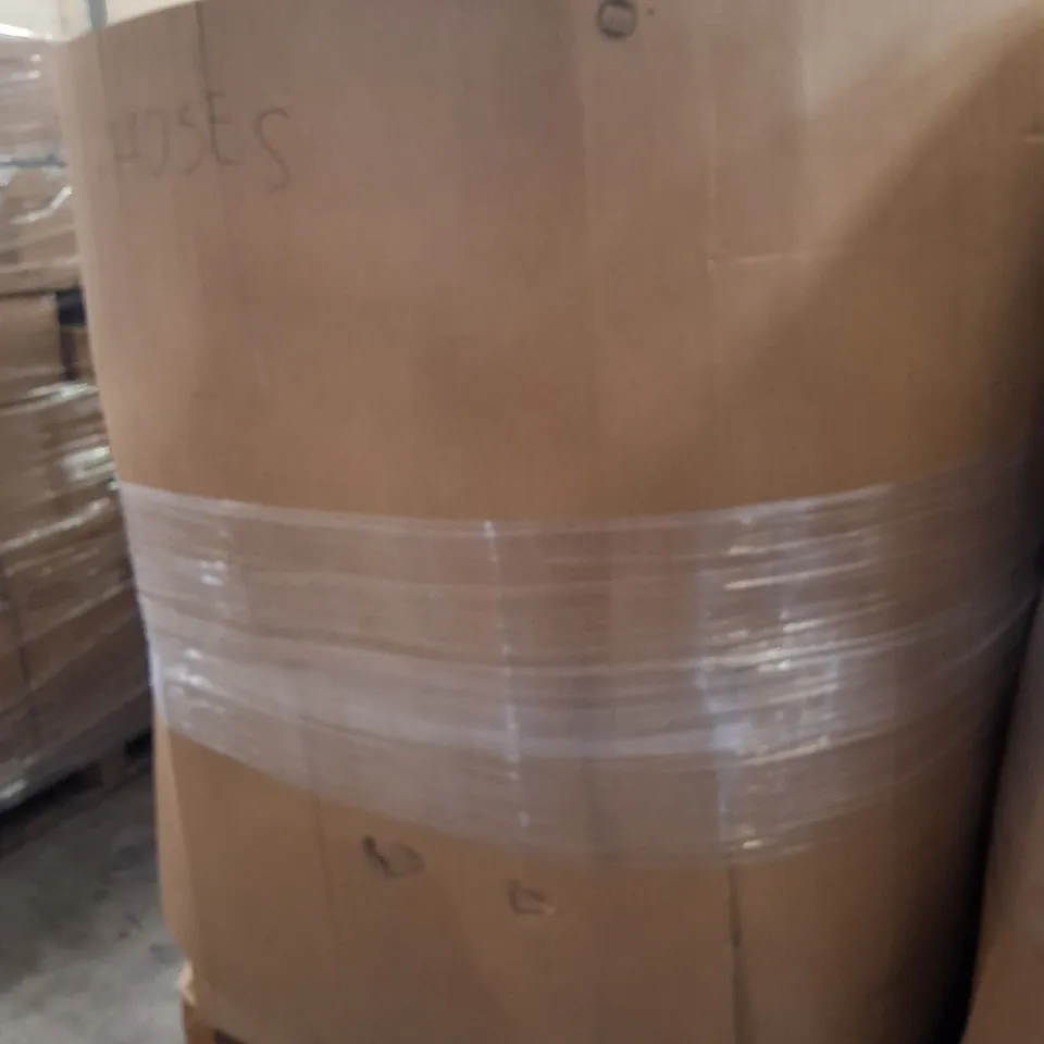 PALLET CONTAINING A LARGE QUANTITY OF HOSES
