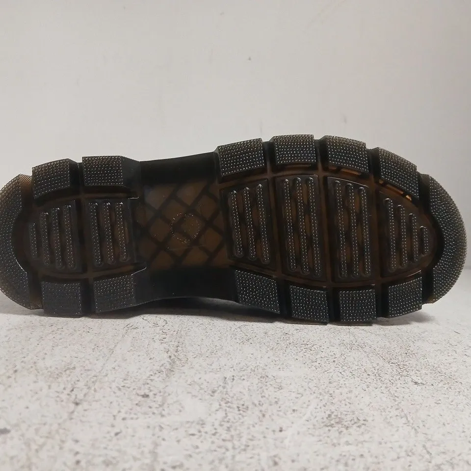 BOXED PAIR OF DR MARTENS EMBURY BOOTS IN BLACK SIZE UK 9