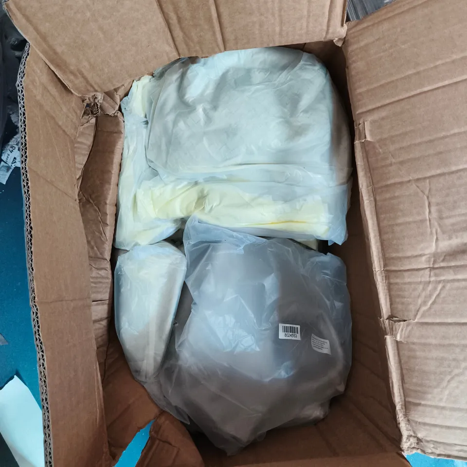 BOX OF APPROXIMATELY 12 X WHITE WOVEN HANDBAG WITH TOP HANDLE AND GOLD-TONE HARDWARE 