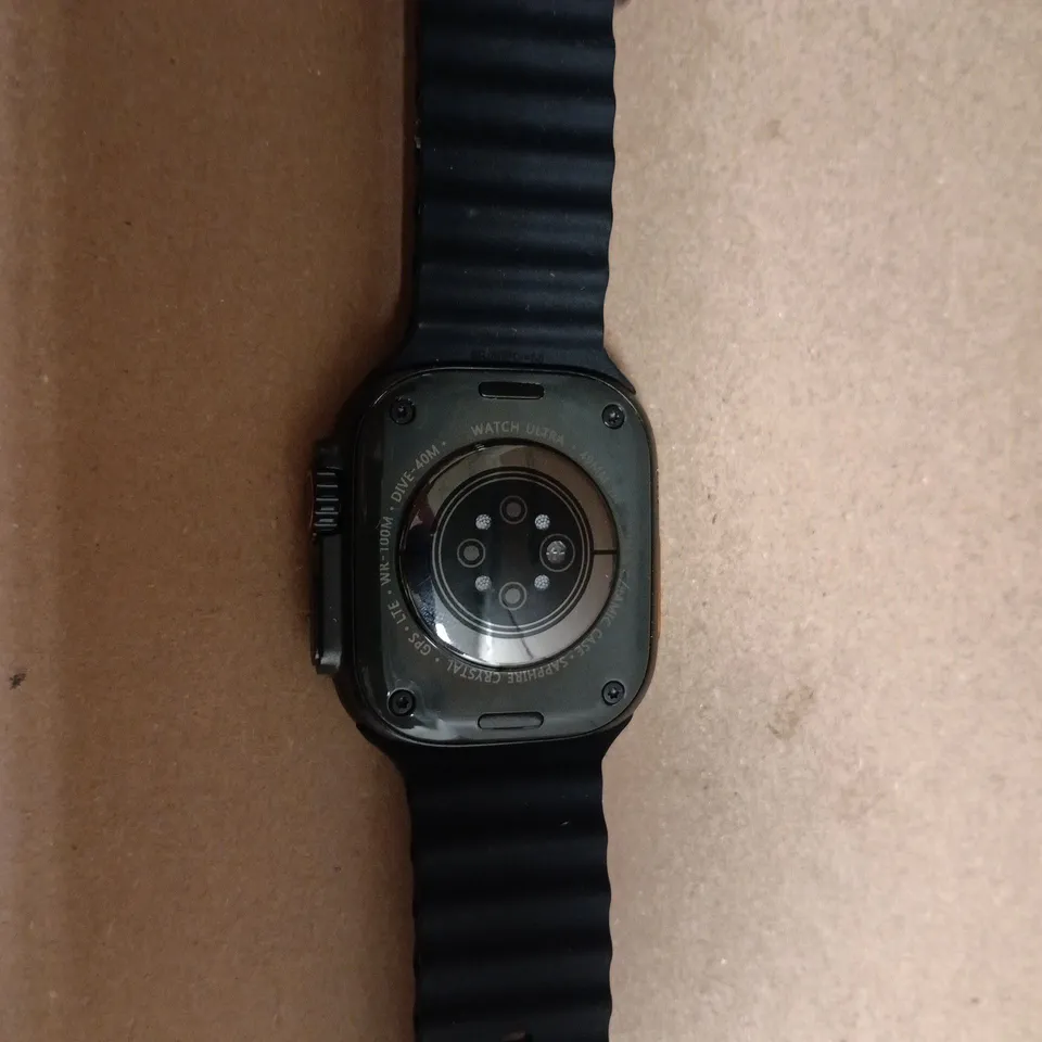 APPLE WATCH ULTRA WITH BLACK SILICONE STRAP