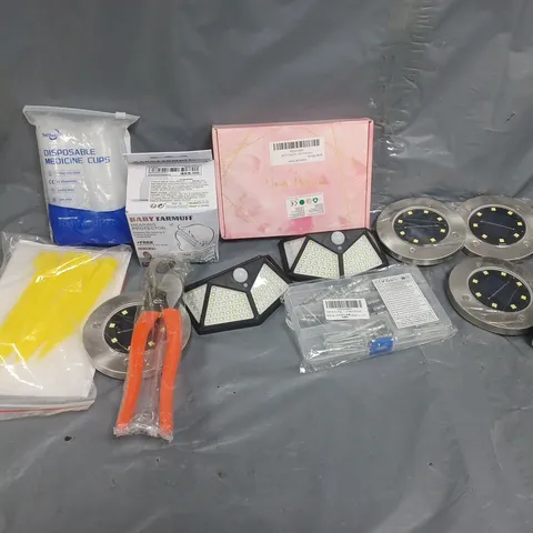 APPROXIMATELY 15 ASSORTED HOUSEHOLD ITEMS TO INCLUDE SOLAR LIGHTS, BABY EARMUFFS, MEDICINE CUPS, ETC