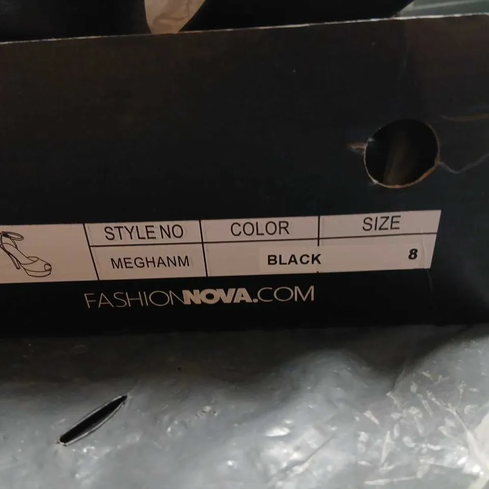 FASHION NOVA MEGHAN BLACK HEELED SANDALS – SIZE 8