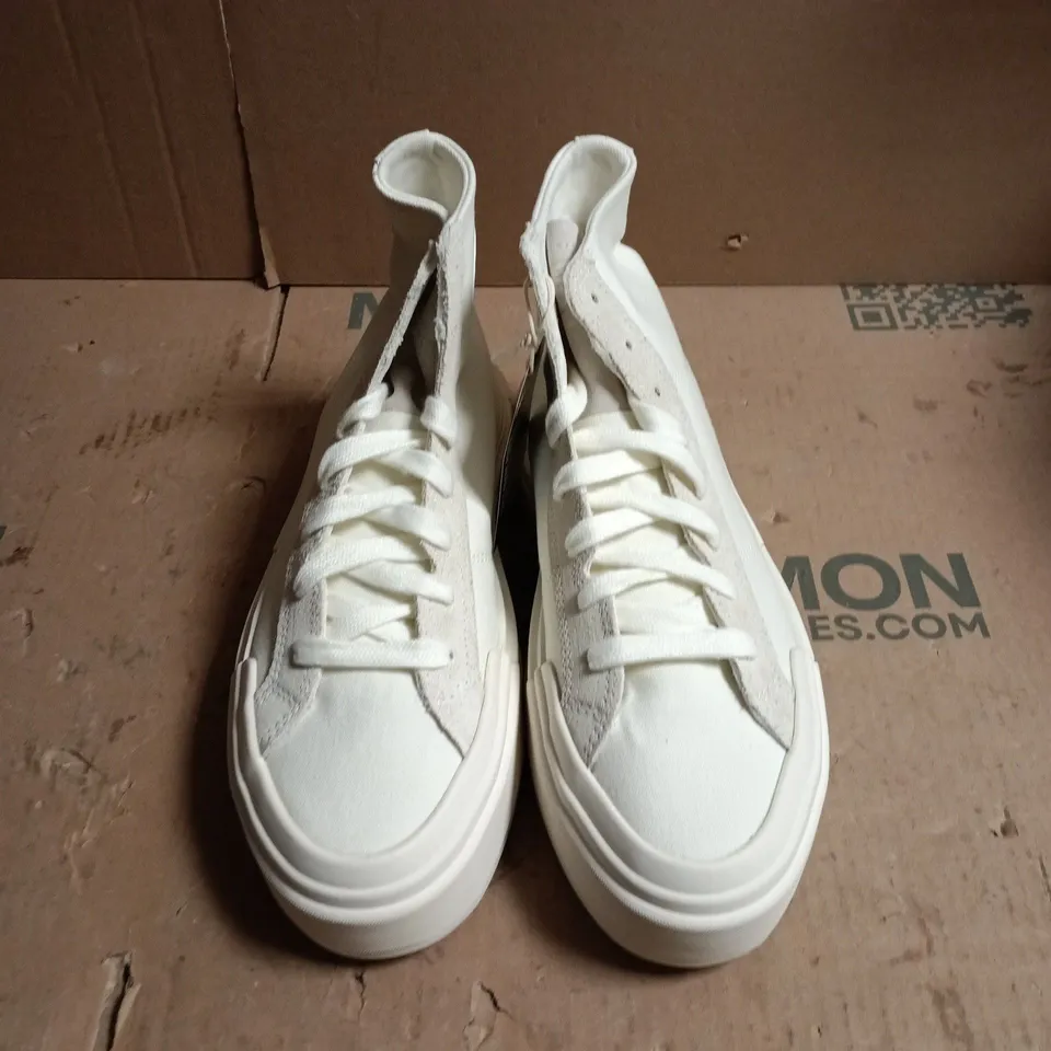 CONVERSE CHUCK TAYLOR ALL STAR HIGH-TOP SNEAKERS – WHITE - UK SIZE 9 