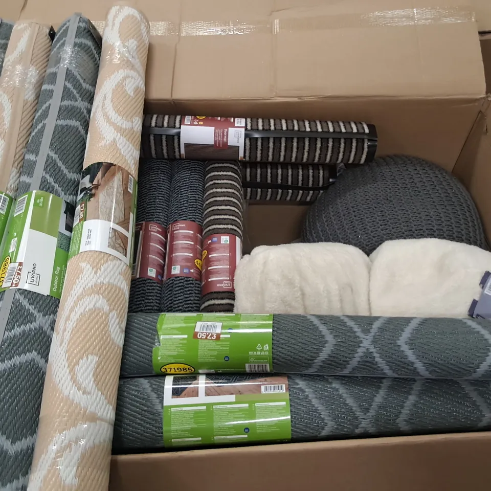 PALLET OF ASSORTED HOME FABRIC ITEMS TO INCLUDE LIVARNO OUTDOOR RUGS AND FILLED POUFFES