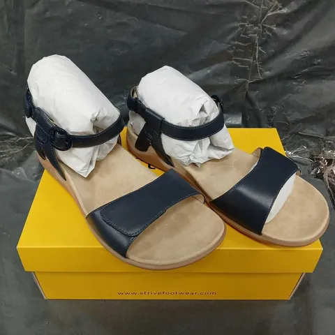 BOXED PAIR OF STRIVE BREEZE DENIM SANDALS - UK SIZE 7