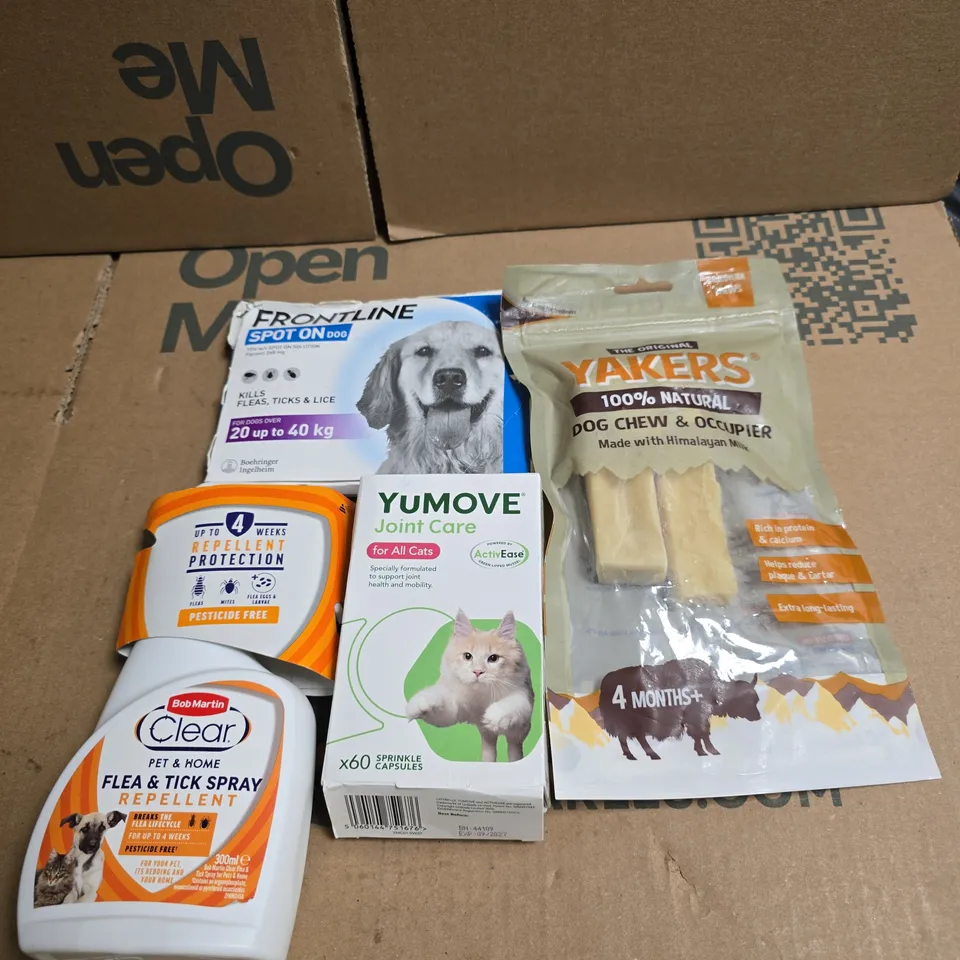 TOTE OF APPROXIMATELY 18 ASSORTED PET RELATED ITEMS TO INCLUDE FRONTLINE, YAKERS, YUMOVE ETC