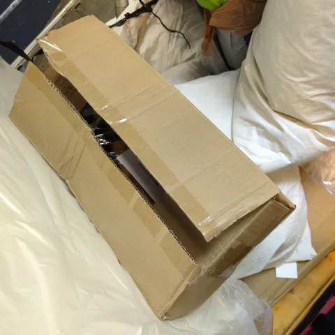 A MIX OF APPROXIMATELY 6 LARGE ITEMS INCLUDING CAR WASH MOP, PILLOWS, LARGE SHEET PLASTIC ETC.