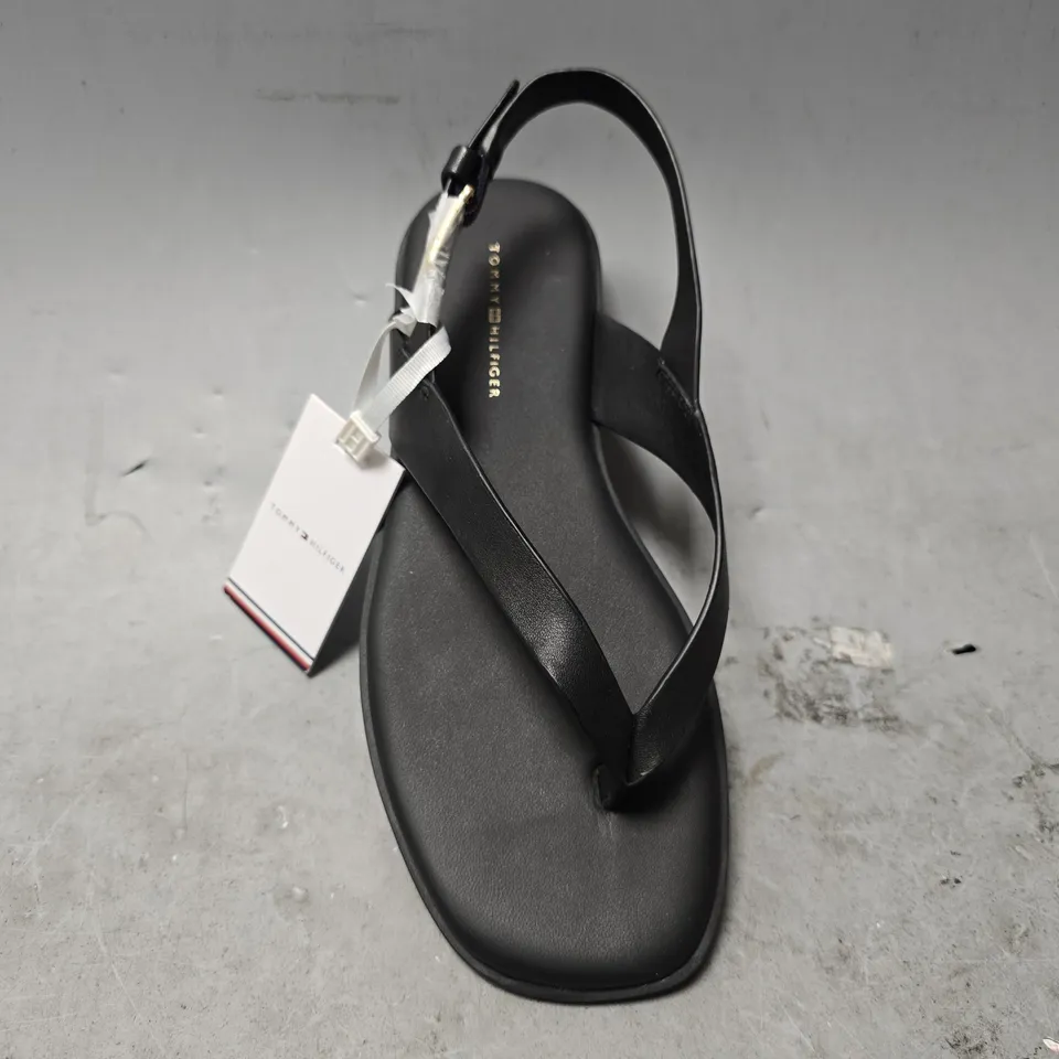 TOMMY HILFIGER BLACK SANDALS - SIZE 38 