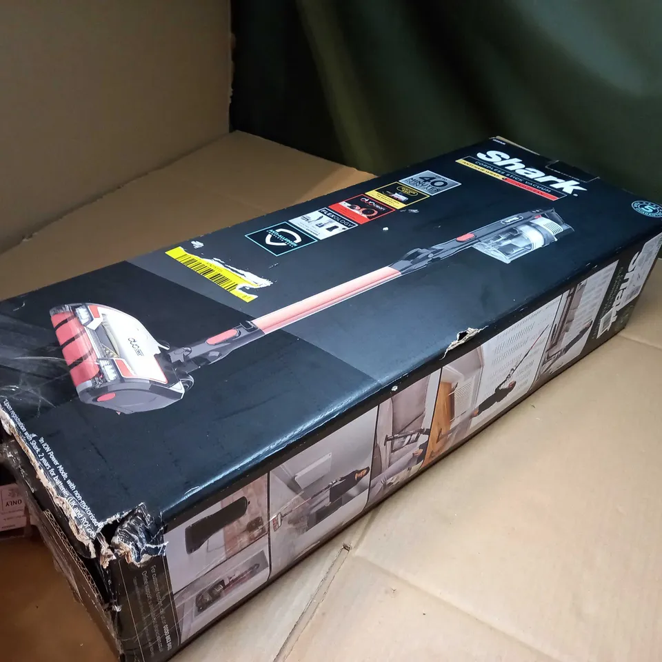 BOXED SHARK CORDLESS STICK VACUUM