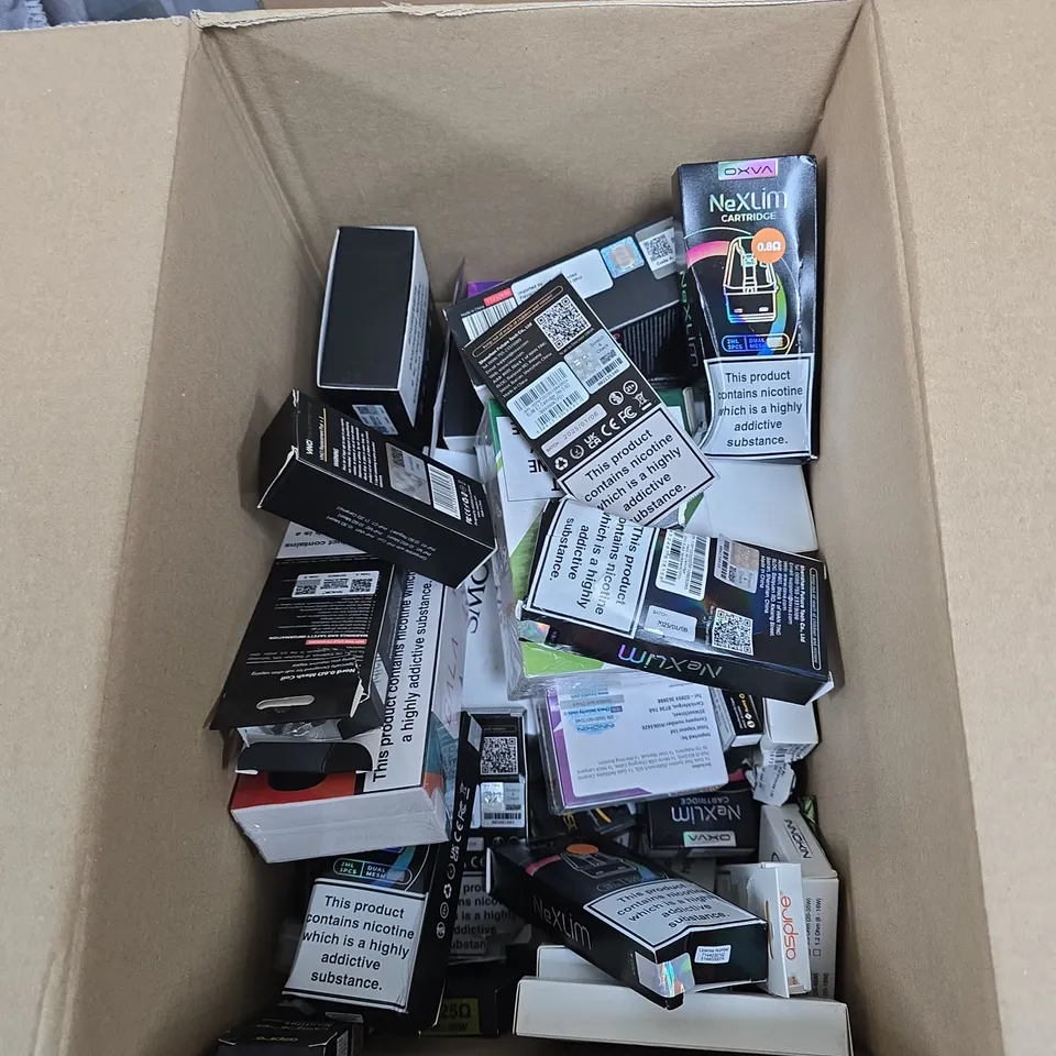 BOX OF APPROXIMATELY 30 ASSORTED E-CIGARETTES AND ACCOMPANIMENTS TO INCLUDE: SMOK ARCFOX KIT 